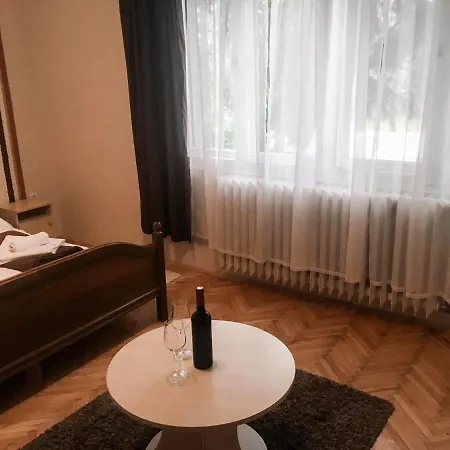 Tompos Vendeghaz Es Pince Guest house