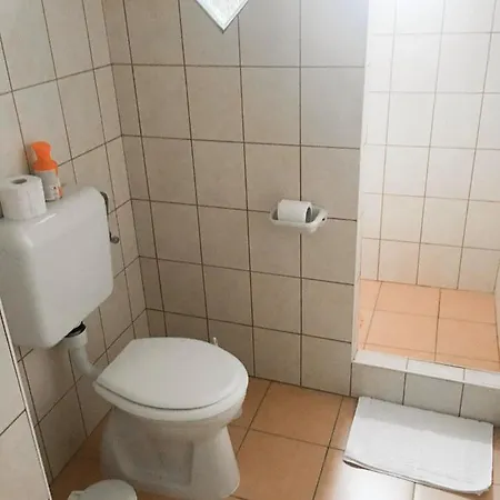 Tompos és Pince Vendégház *