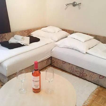 Tompos és Pince Vendégház *
