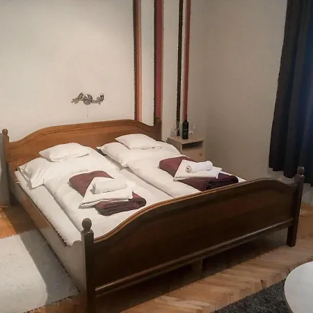 Tompos Vendeghaz Es Pince Guest house Villany